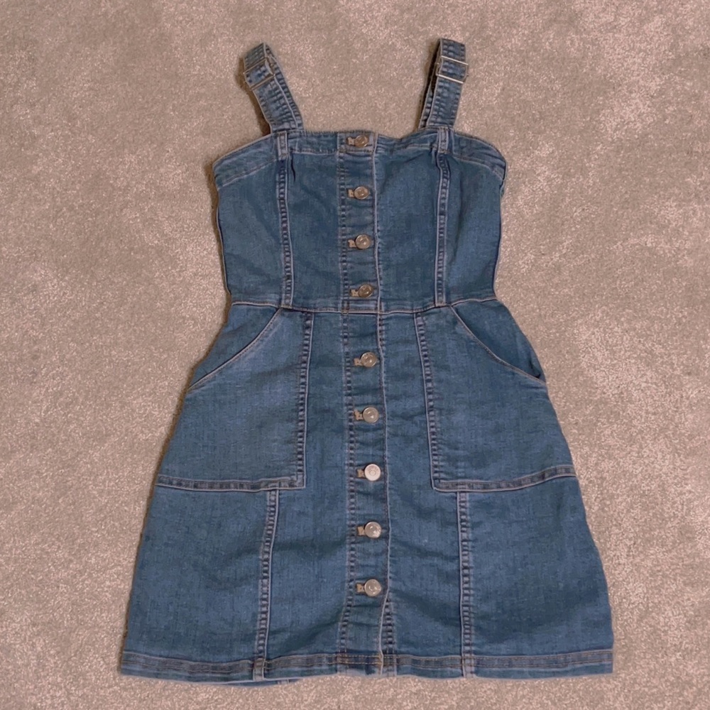 Denim button-up H&M dress with POCKETS and ADJUSTABLE STRAPS!!